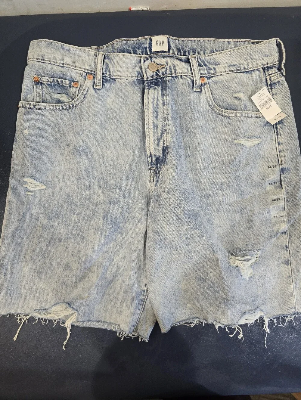 Gap High Rise Cut Off Mom Jeans Denim Shorts 14/32 Distressed Raw Hem NWT